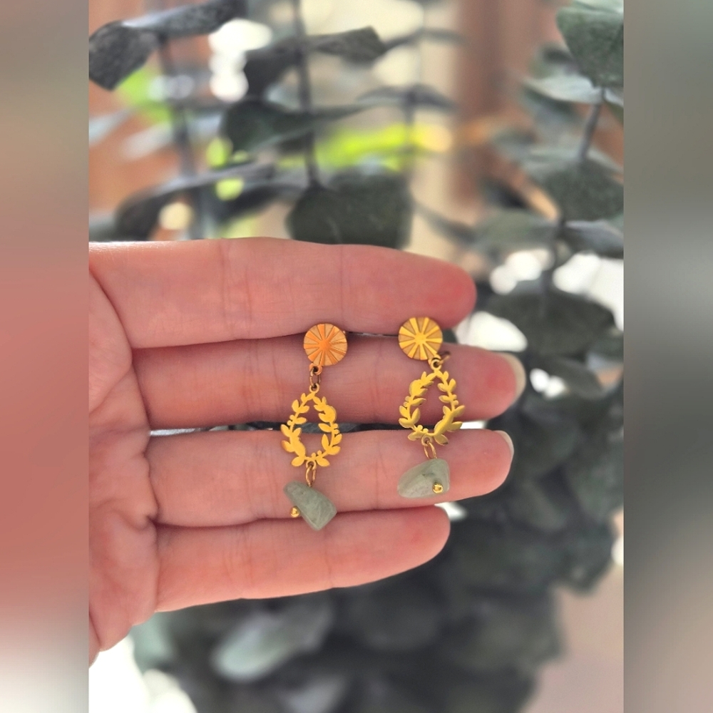 Metal base aventurine stone earrings